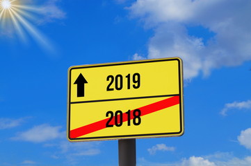 Ein Schild mit dem Hinweis auf Ende von 2018 und Neujahr 2019