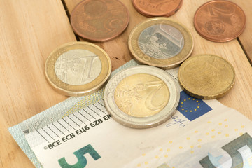 Euro Geldscheine und Münzen als Mindestlohn in Deutschland ab 2019