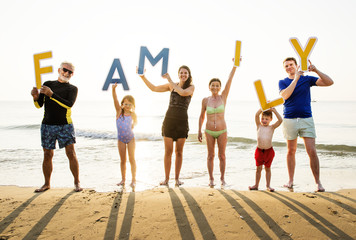 Obraz premium Family holding up the word family
