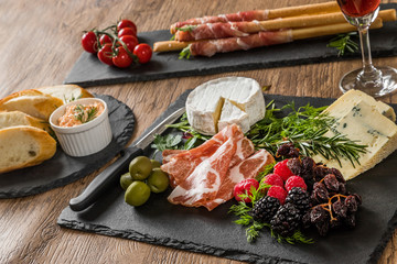 オードブル　Appetizer platter of liquor in Europe are © norikko