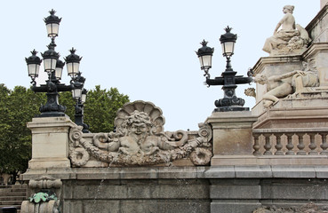 Fototapeta na wymiar lampadaires à Bordeaux