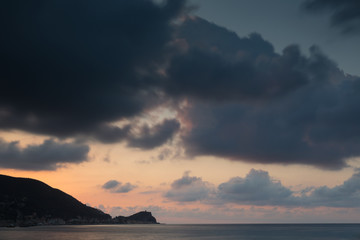 Alba su Punta Crena, Liguria, Italia