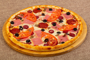Pizza with ham
