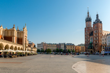 Fototapeta na wymiar market square in the center of the city of Krakow on a sunny day. Shopping arcade and the Church of St. Mary in the square