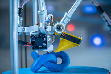 Print parts on a delta 3D printer in industrial lab