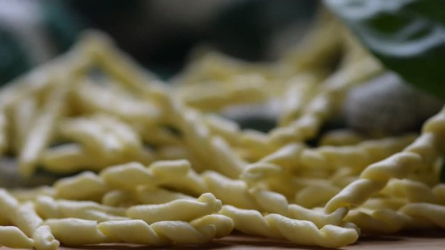Silvana Comugnero Trofie Trofiette Pasta Cucina italiana ligure Ligurische K&uuml;che video Italian cuisine Sori 