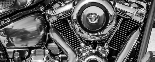 Selbstklebende Fototapeten Panorama eines glänzenden Motorradmotors © WeźTylkoSpójrz