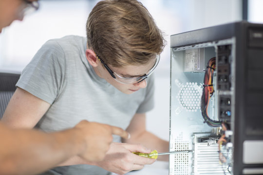Students assembling computer in class