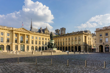 Fototapeta na wymiar The streets of the historic center of Reims, France