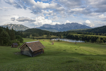 Germany, Bavaria, Werdenfelser Land, lake Geroldsee with hay barn, in background the Karwendel mountains