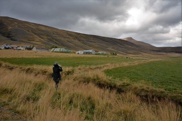 Fototapeta na wymiar A small Icelandic village in a valley