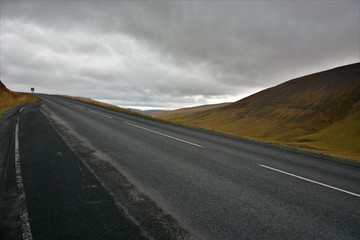 Fototapeta premium A small Icelandic village in a valley