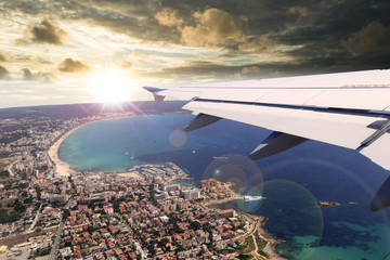 Flugzeug beim Flug über Palma - Mallorca