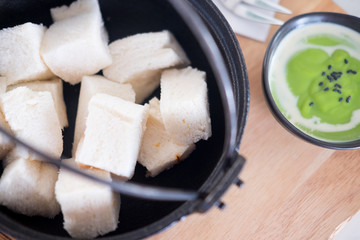 Sweet green custard with steamed bread