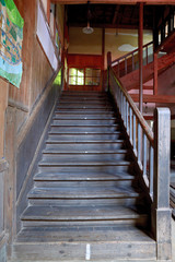 Fototapeta na wymiar 古い校舎の階段