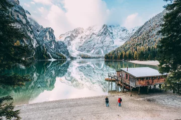 Wandcirkels aluminium Great alpine lake Braies. Location place Dolomiti, national park Fanes-Sennes-Braies, Italy. © Leonid Tit