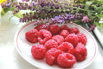 raspberry, fruit, food, berry, raspberries, fresh, red, ripe, healthy, berries, sweet, dessert, isolated, white, summer, strawberry, diet, delicious, bowl, freshness, closeup, juicy, organic, green, s