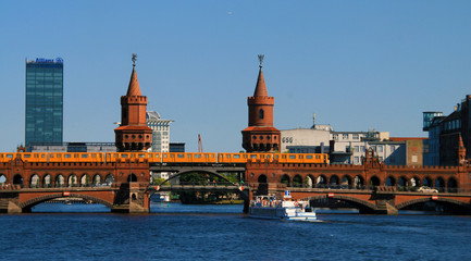 Fototapeta premium Oberbaumbrücke, Spree, Berlin