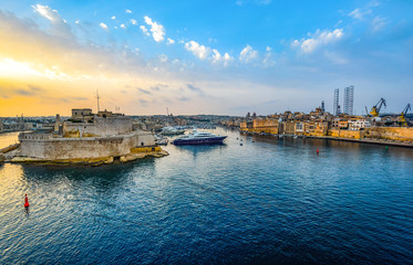 Fototapeta premium Sunrise at the grand harbor on the Mediterranean island of Malta as the cruise ships arrive in the summer