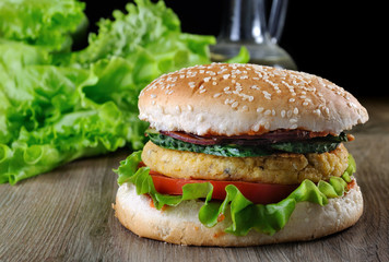 A simple and tasty dish of chickpeas or Nut Burger.
