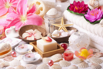 Various bath accessories