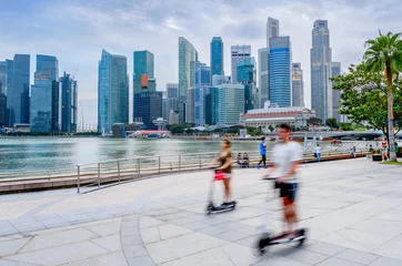 Poster Modern Singapore mensen eco vervoer © joyt