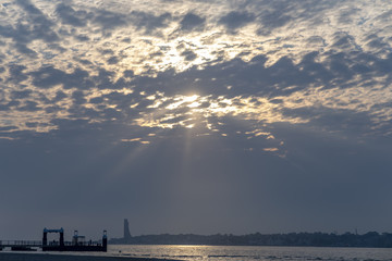 woklenlandschaft über der keiner Förde, mit blick auf Laboe