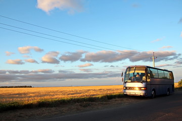 Природа Украины- вид поля пшеницы и берега Черного моря, вечер, заход солнца. Лето 2018   © masterskuz55