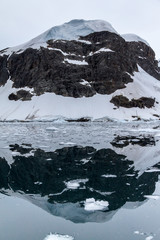 Fototapeta na wymiar Icy Mountain Reflection