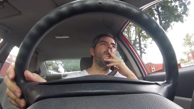 Fumar y conducir