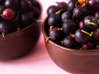 Fresh ripe organic gooseberry in a plate on the table. Summer garden berry close-up.  Summer berries.The gooseberry with drops of water. 