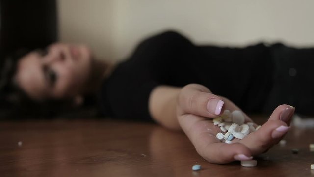 Girl teenager suicide was poisoned by tablets