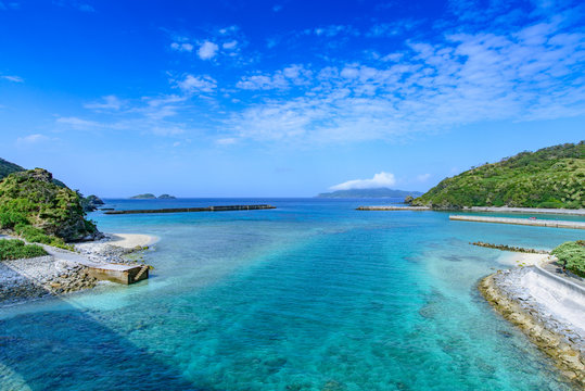 沖縄県 慶留間島 慶留間大橋からの眺め