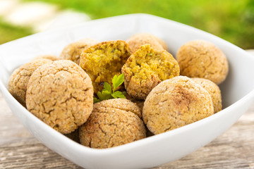Polpette vegetariane con farina di ceci