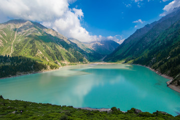 Fototapeta na wymiar mountain lake in the national park, Big Almaty Lake