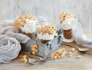 White currants and yogurt