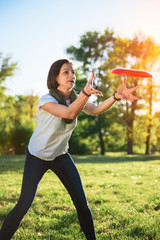Woman throwing flying disk