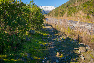 sendero rivera de rio SILVESTRE NATURAL CAMINATA