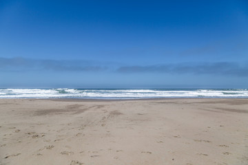 Fototapeta na wymiar Looking out to sea, at Ocean Beach in San Francisco