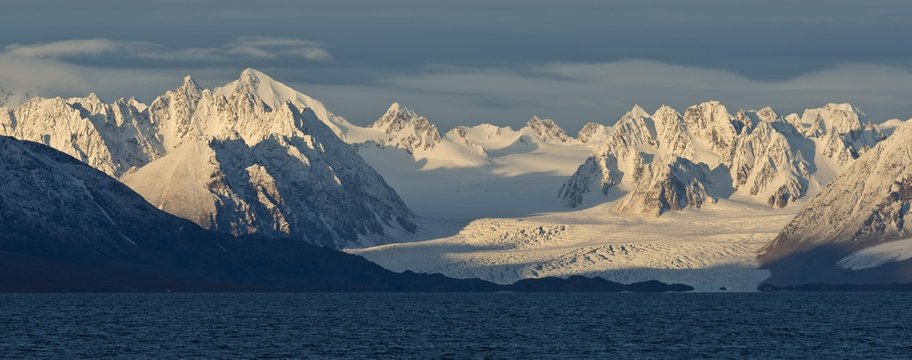 Mountains and glaciers, Liefdefjorden fjord, Spitsbergen, Svalbard Islands, Svalbard and Jan Mayen, Norway, Europe