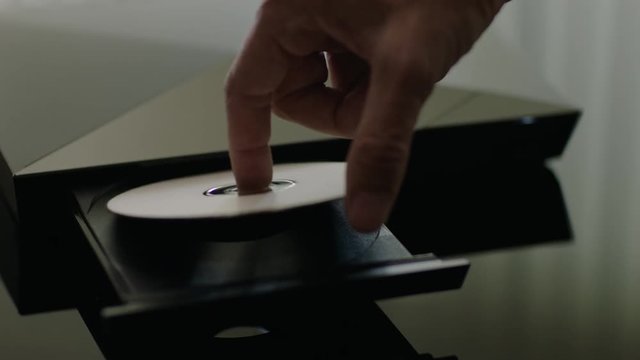 dvd tray opens disc on tray closes