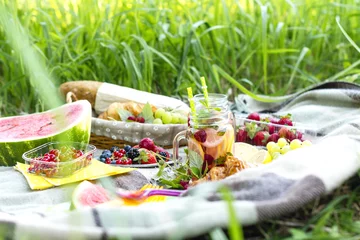 Abwaschbare Fototapete Picknick Picknick im Garten