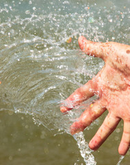 Fototapeta premium hand in water