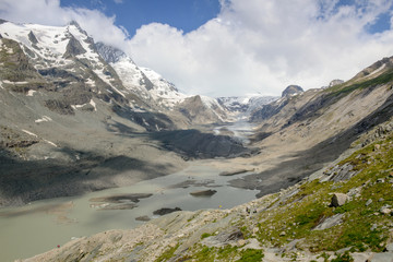 Fototapeta na wymiar Grossglockner, the highest mountain in Austria with the Pasterze glacier