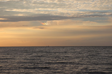 Ostsee Sonnenuntergang Farbspiel mit Wolken