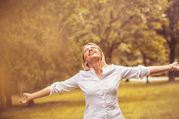 Middle age woman looking at sky.