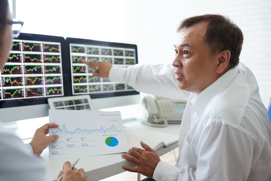 Broker showing accending chart