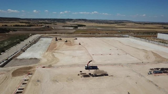 actividad en la obra, construcci&oacute;n de nave industrial,tomas aereas