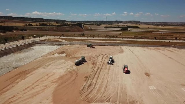 actividad en la obra, construcci&oacute;n de nave industrial,tomas aereas