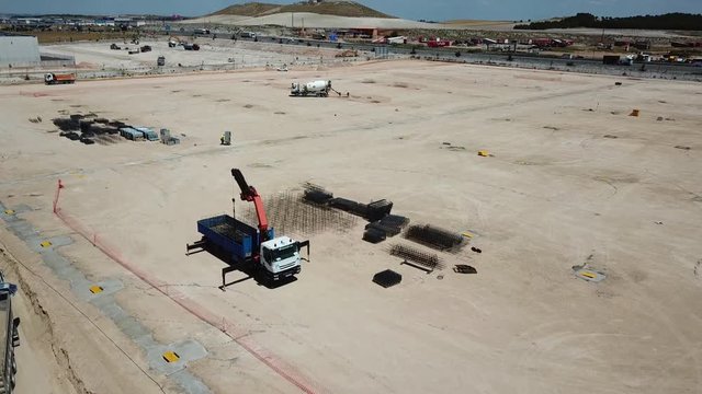 actividad en la obra, construcci&oacute;n de nave industrial,tomas aereas